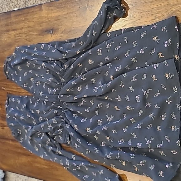American Eagle Gray Floral Pleated Mini Ruffle  Dress si e small - Picture 4 of 4